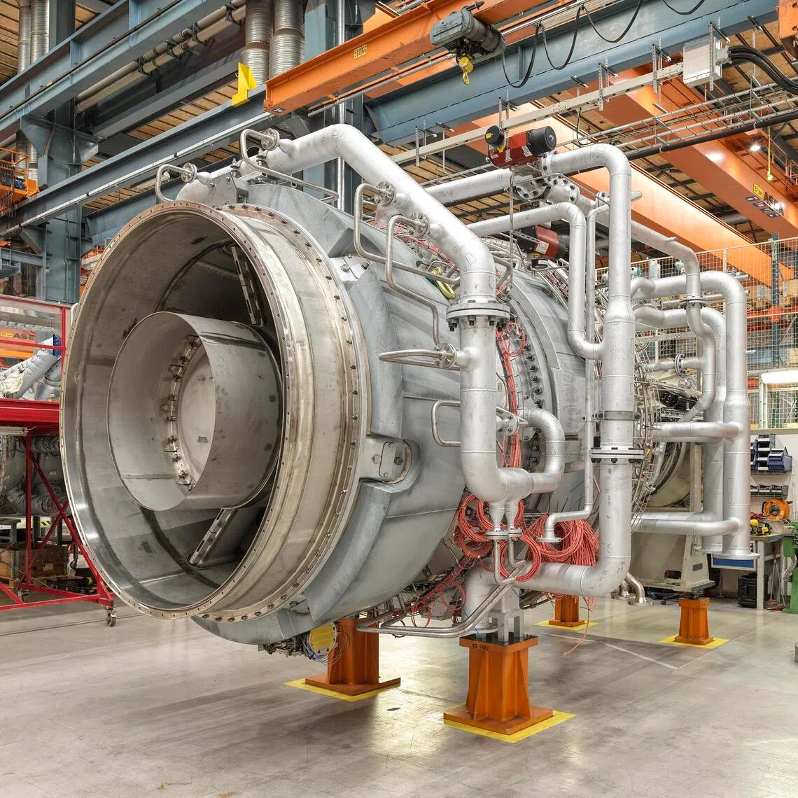 hssiemens27 - Dubbed the SGT-800, the machine manufactured by energy giant Siemens Energy is a gas turbine that helps to generate electricity in a power plant using fuels. But what differentiates this gas turbine from the rest is its ability to run on hydrogen - a blend of up to 75 per cent hydrogen and natural gas. As compared with those that run fully on natural gas, it can reduce carbon dioxide emissions by 47 per cent.
Credit: Siemens Energy

