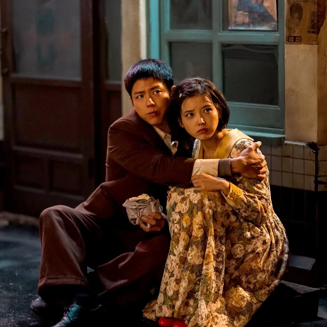 South Korean stars Park Bo-gum (left) and IU are a young couple in love in the period K-drama When Life Gives You Tangerines.
