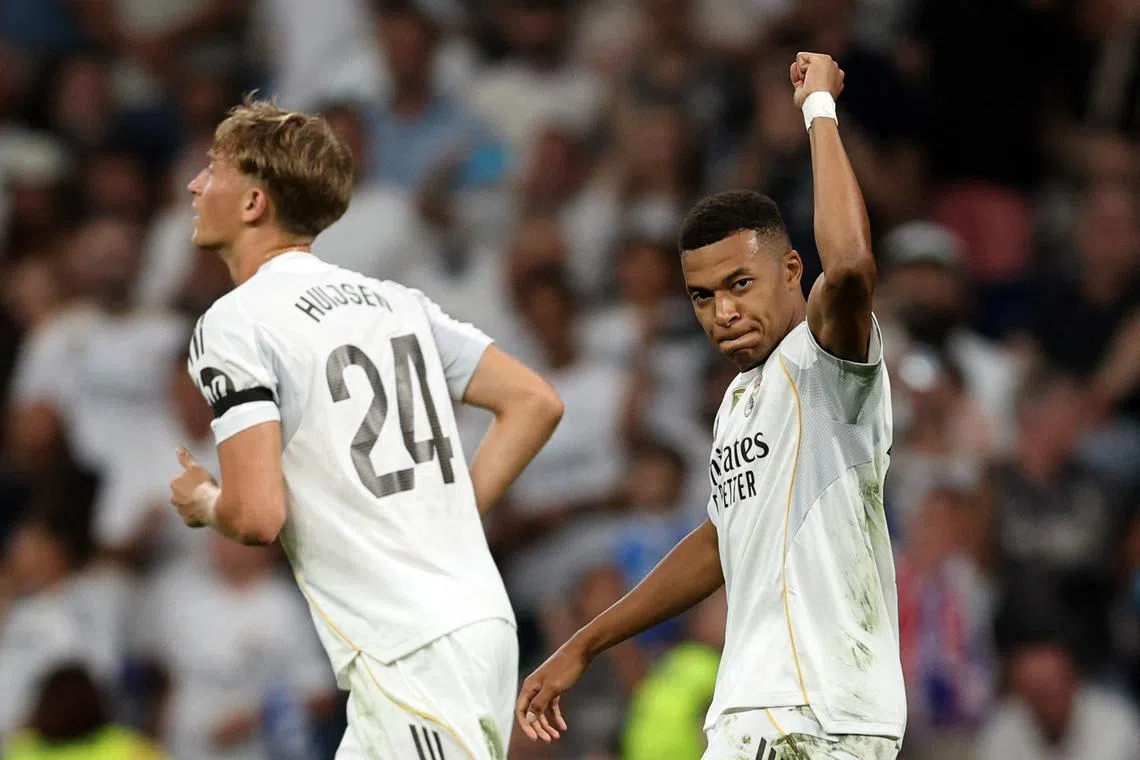 Soccer Football - LaLiga - Real Madrid v Osasuna - Santiago Bernabeu, Madrid, Spain - August 19, 2025 Real Madrid's Kylian Mbappe celebrates scoring their first goal with Real Madrid's Dean Huijsen REUTERS/Violeta Santos Moura