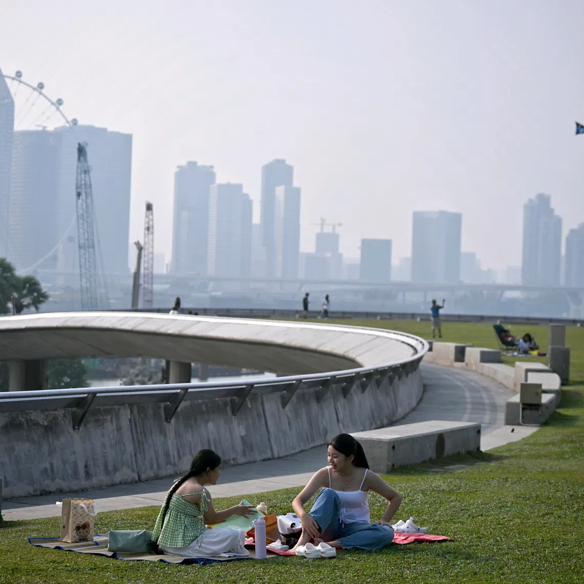 Hazy condition seen in Southern Singapore, from Marina Barrage at 5.15pm. 24hr PSI for Central Singapore is 112.