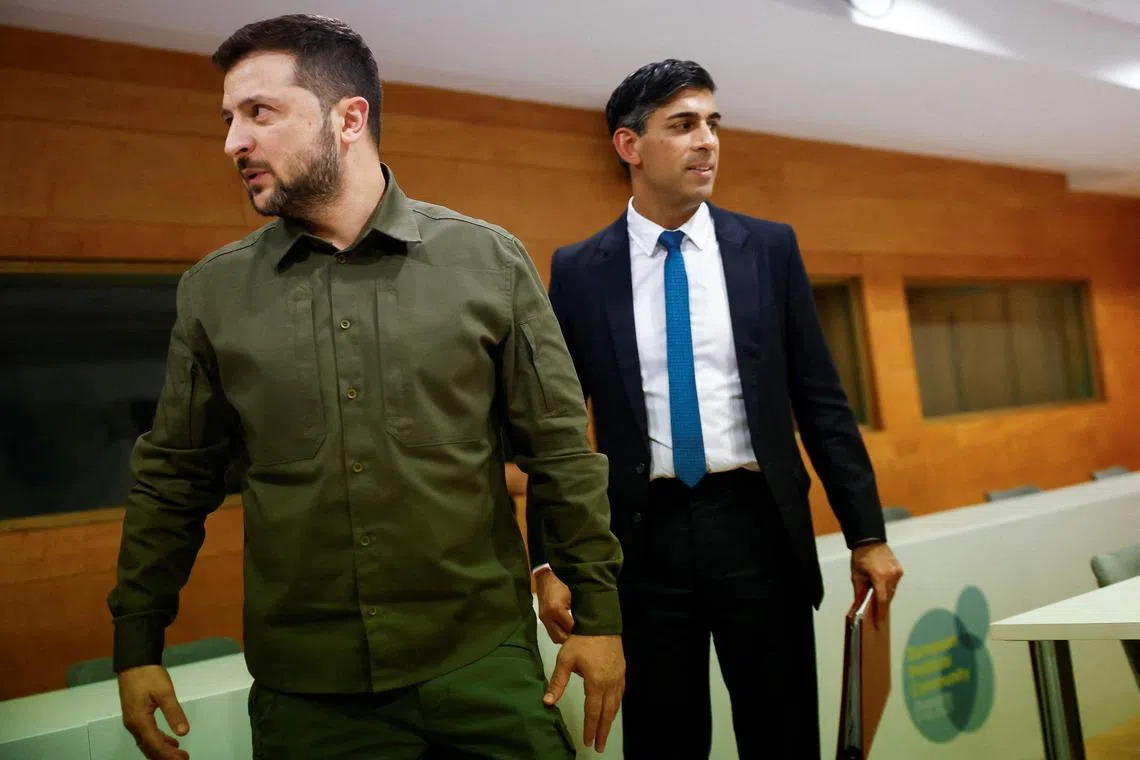Ukrainian President Volodymyr Zelensky (left) and British Prime Minister Rishi Sunak meet at a summit in Granada, in October 2023.