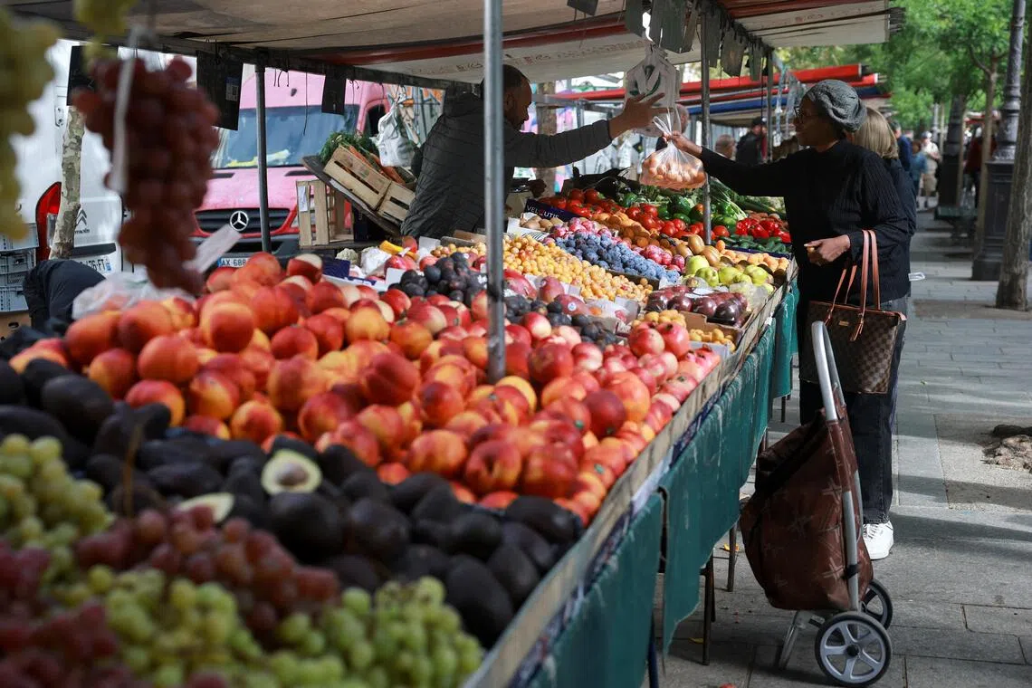 The proportion of consumers who believe that prices have risen sharply over the past 12 months has risen by 14 points in the last two months.