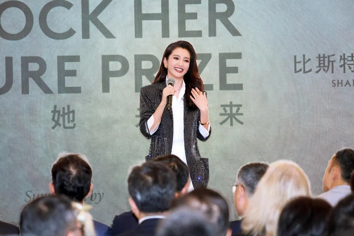 Chinese actress Li Bingbing attended the awards ceremony as a special guest on Oct 23.