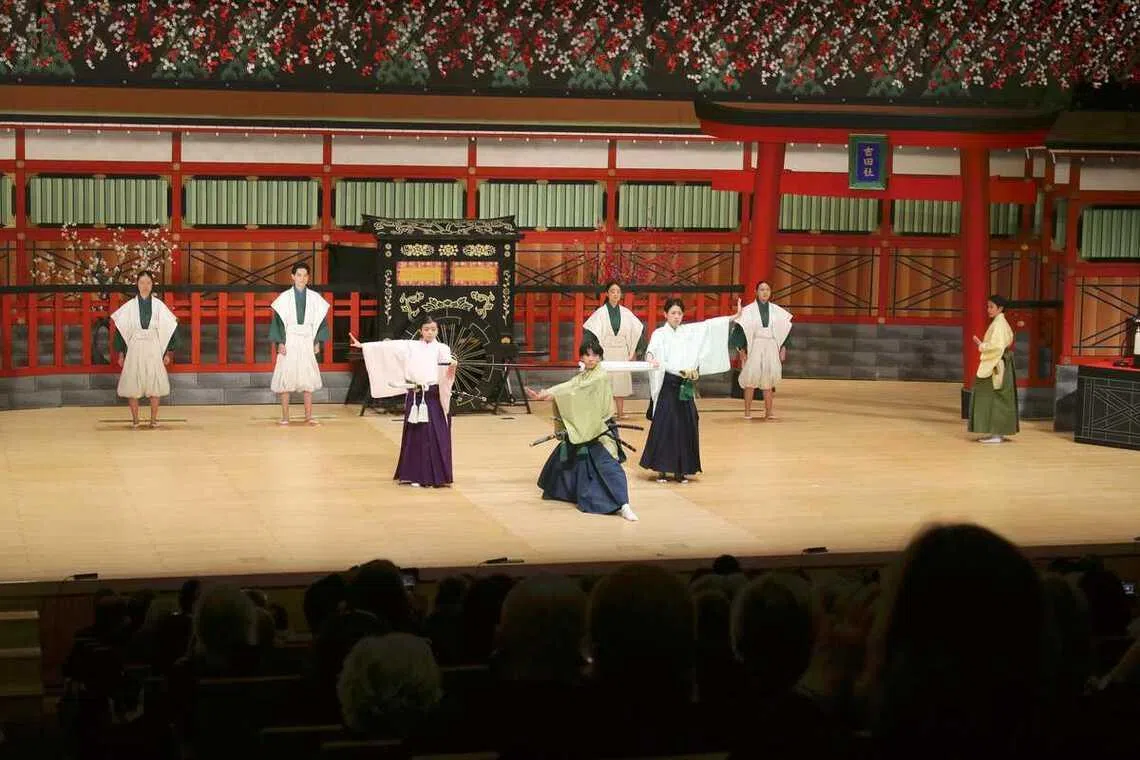 Japanese students perform kabuki scene in English in front of international audience
