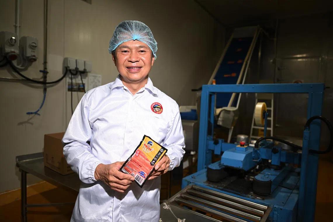 ST20240124_202421697793/ samoney/ Sue-Ann Tan/ Azmi Athni//

Profile Mr Ben Neo, Deputy Chief Operating Officer of Thong Siek Food Industry Pte Ltd on Jan 24.

ST PHOTO: AZMI ATHNI