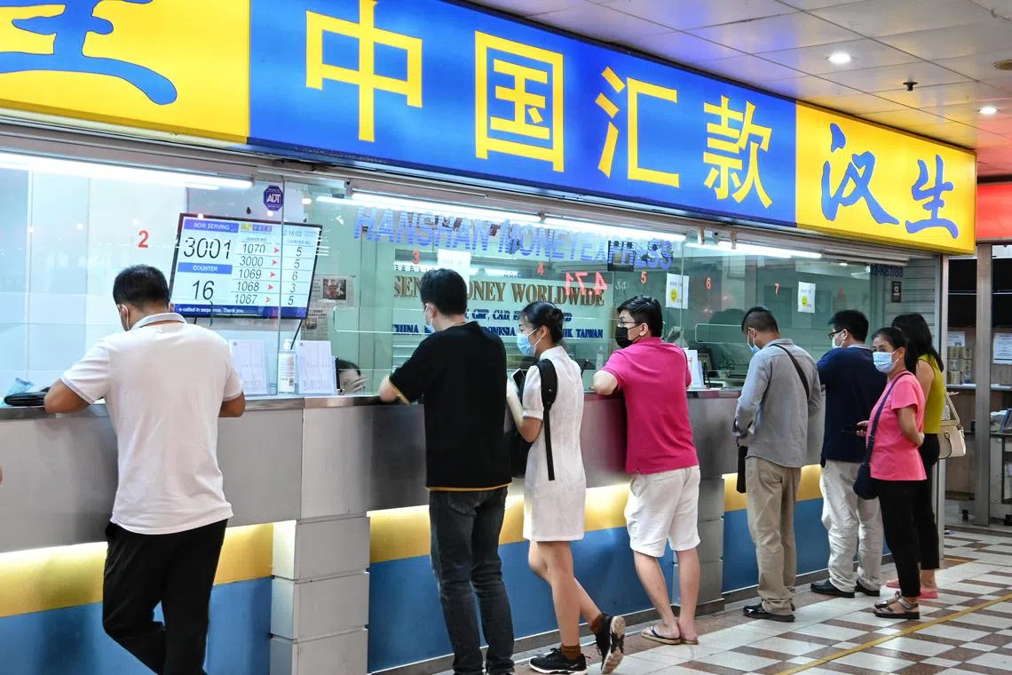 ST20220209_202221335536 Kua Chee Siong/ pixgeneric/ Generic pix of people seen remitting money at the People's Park Complex on 9 Feb 2022.