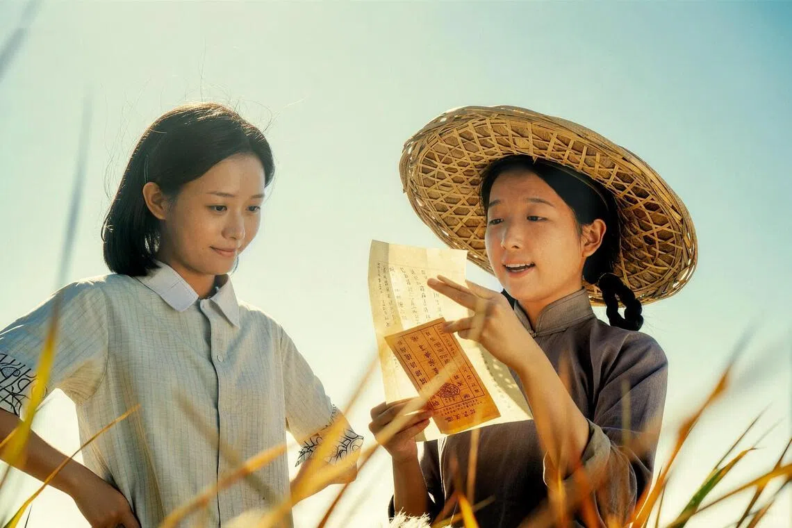 A scene from the Dear You movie, where the young Ye Shurou (left, played by Wang Xiaohui) listens as a friend reads aloud a poignant letter from her husband working in Bangkok’s Chinatown.