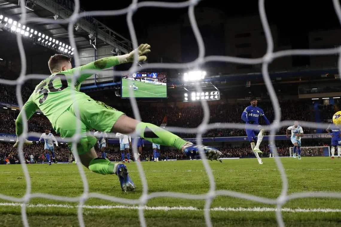 Soccer Football - Premier League - Chelsea v Crystal Palace - Stamford Bridge, London, Britain - December 27, 2023  Chelsea's Noni Madueke scores their second goal from the penalty spot Action Images via Reuters/Matthew Childs