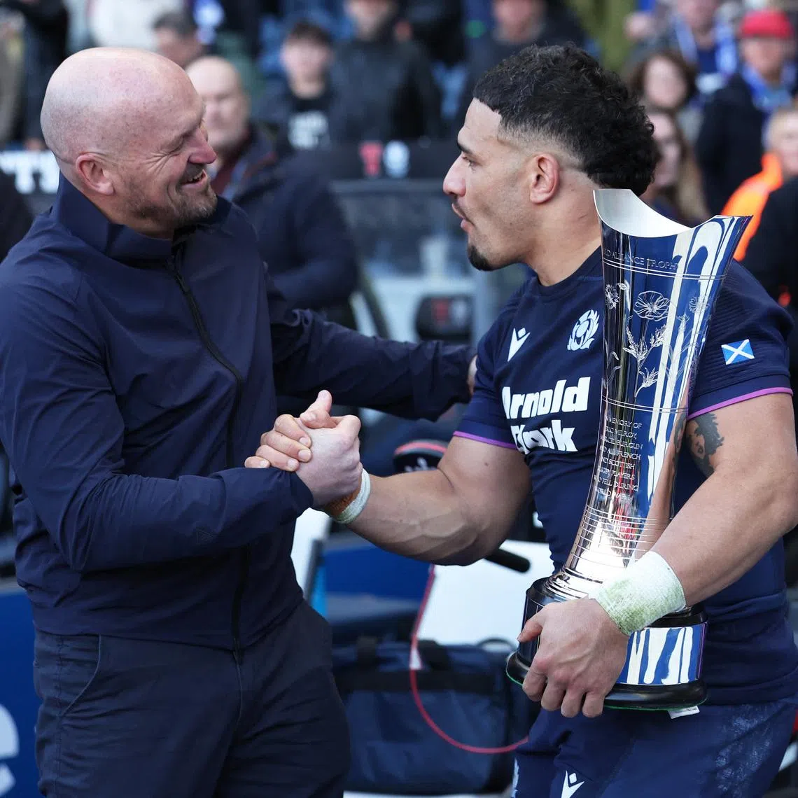 Rugby Union - Six Nations Championship - Scotland v France - Murrayfield Stadium, Edinburgh, Scotland, Britain - March 7, 2026 Scotland's Sione Tuipulotu and head coach Gregor Townsend celebrate with the Auld Alliance Trophy after winning their Six Nations Championship match against France. REUTERS/Russell Cheyne