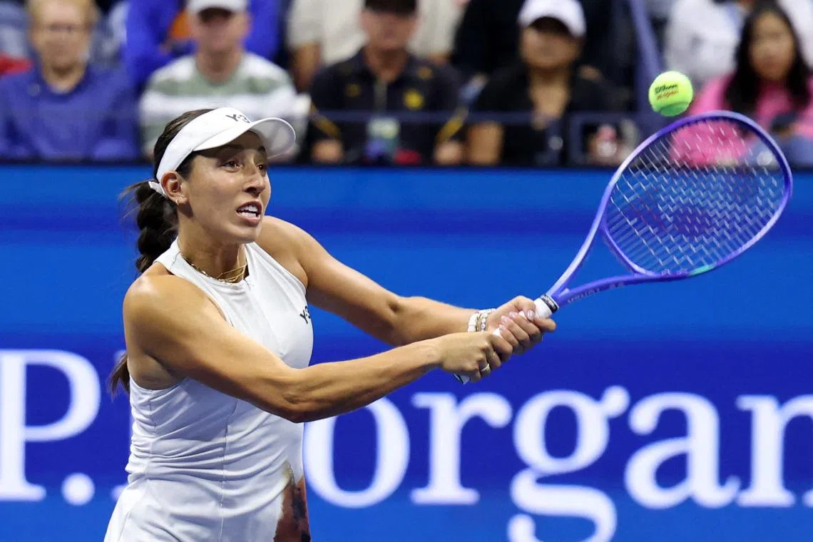 Tennis - U.S. Open - Flushing Meadows, New York, United States - August 20, 2025 Jessica Pegula of the U.S. in action during the semi final mixed doubles match with Britain's Jack Draper against Poland's Iga Swiatek and Norway's Casper Ruud REUTERS/Kylie Cooper