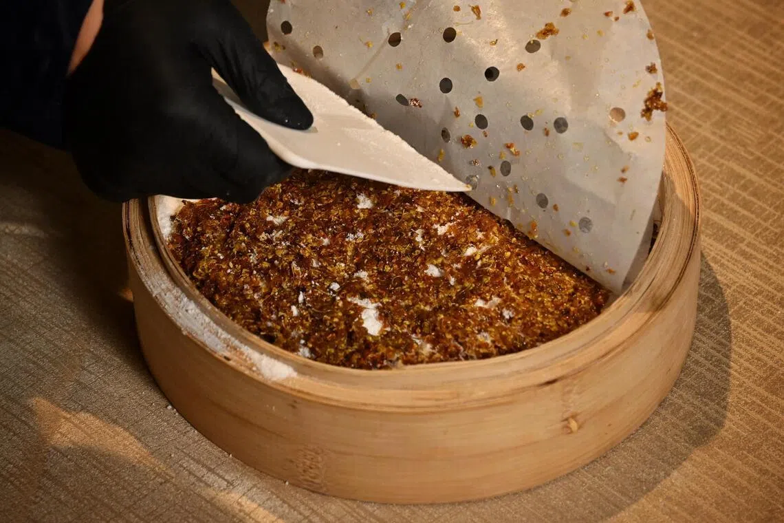 Invert the filling and carefully peel off the liner paper. 