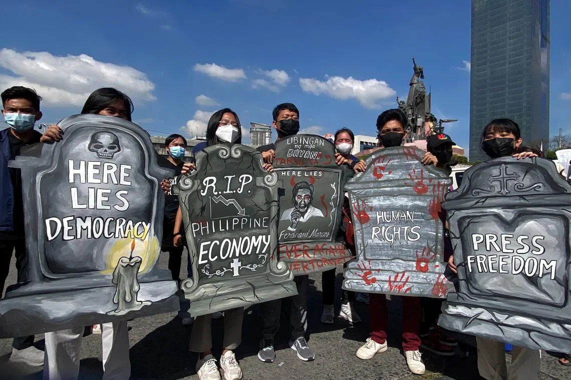 epa10489525 Filipino protesters stage a demonstration at the People Power monument in Quezon city, Metro Manila, Philippines, 25 February 2023. Hundreds of human rights victims and their supporters marched to EDSA avenue to mark the 37th year anniversary of 'People Power' that toppled former strongman Ferdinand Marcos, father of elected and current President Ferdinand 'Bongbong' Marcos Junior.  EPA-EFE/FRANCIS R. MALASIG