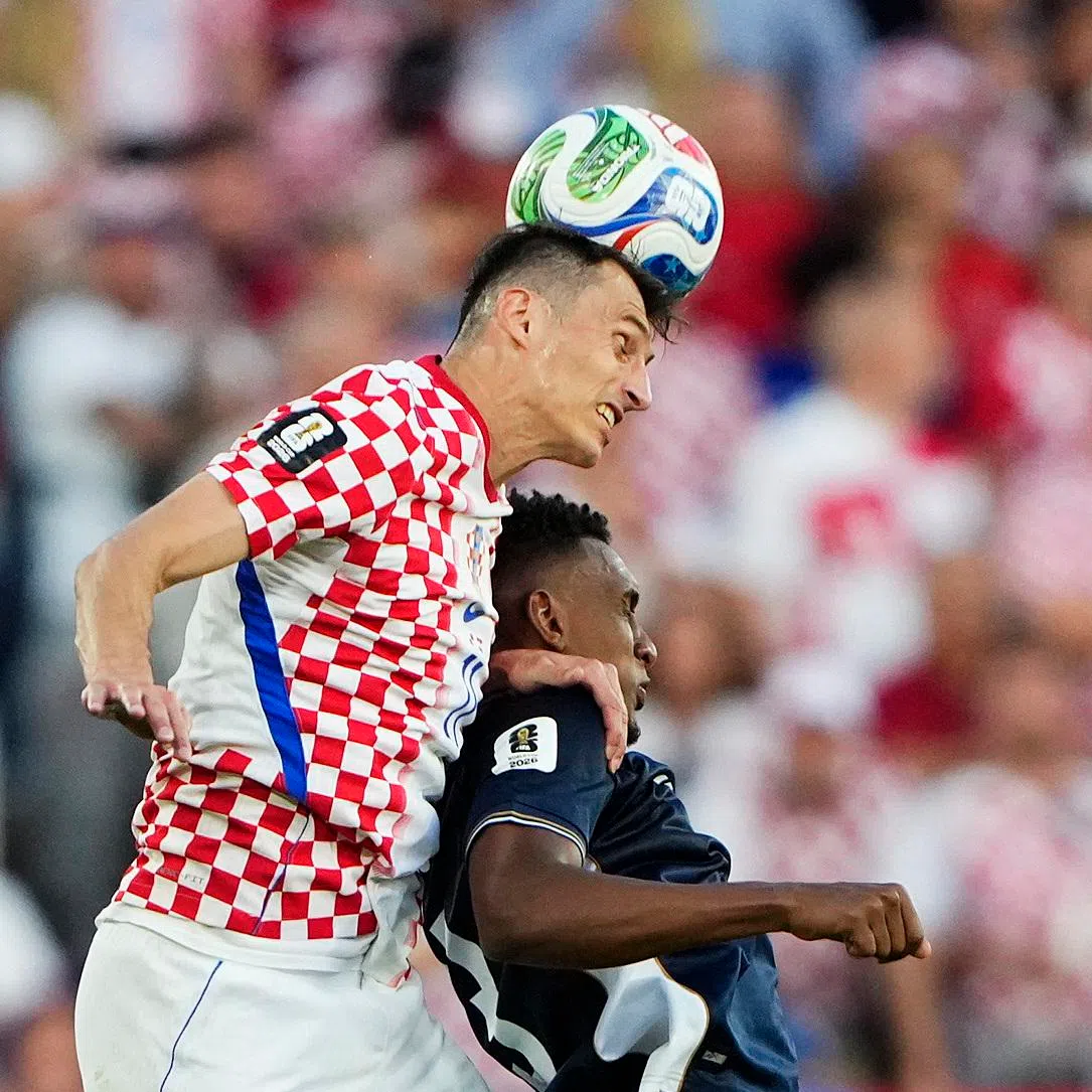 Soccer Football - FIFA World Cup 2026 - Group L - Panama v Croatia - Toronto Stadium, Toronto, Canada - June 23, 2026 Croatia's Ante Budimir in action with Panama's Jiovany Ramos IMAGN IMAGES via Reuters/Kevin Sousa