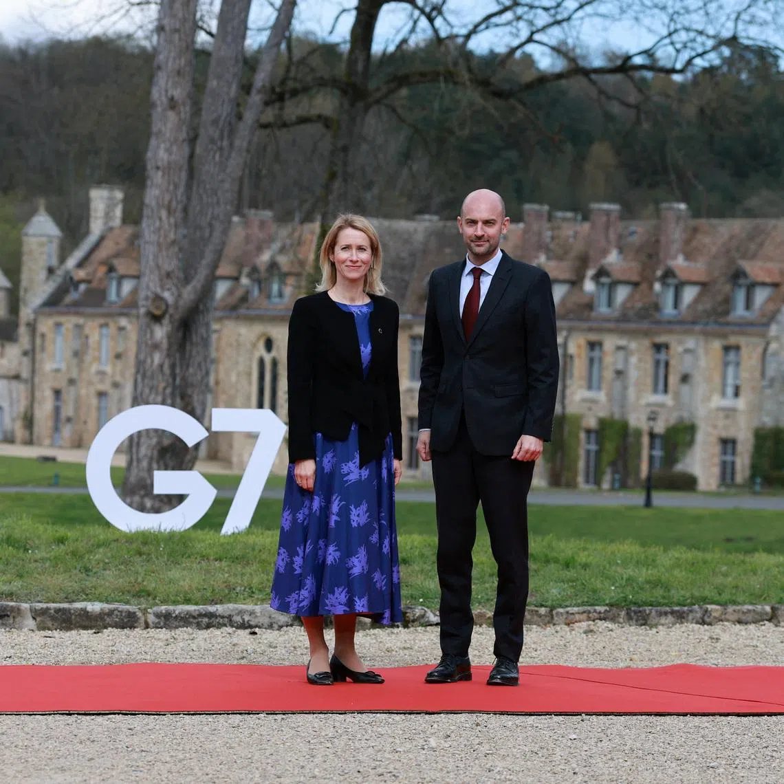 France's Minister for Europe and Foreign Affairs Jean-Noel Barrot and European Union High Representative for Foreign Affairs and Security Policy Kaja Kallas pose on the day of the G7 Foreign Ministers' Meeting at Vaux-de-Cernay Abbey in Cernay-la-Ville near Paris, France, March 26, 2026. REUTERS/Stephanie Lecocq