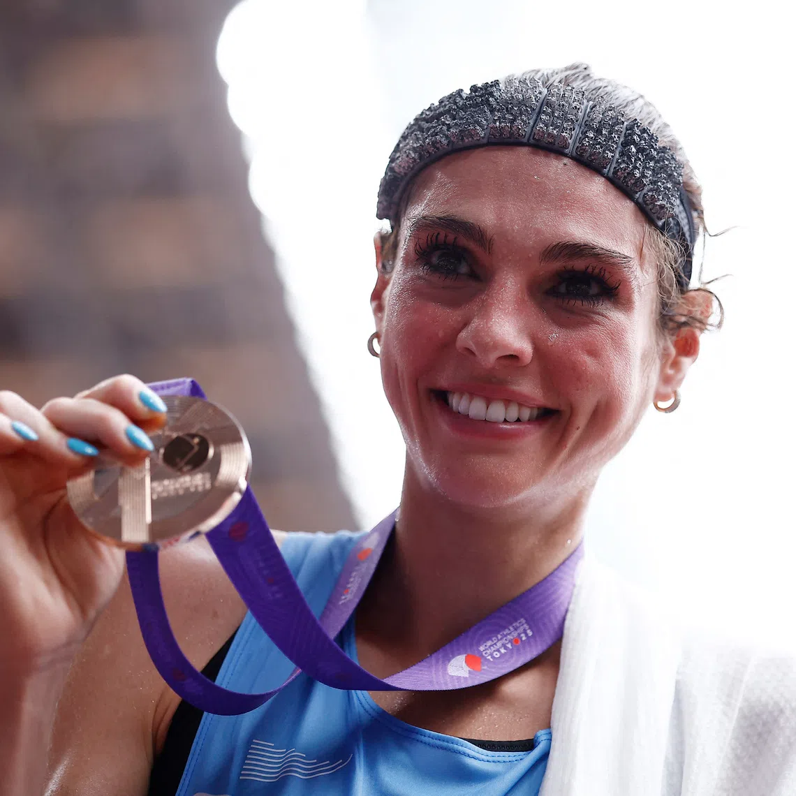 World Athletics Championships Tokyo 2025 - Women's Marathon Final - Japan National Stadium, Tokyo, Japan - September 14, 2025 Bronze medallist Uruguay's Julia Paternain poses with her medal after finishing third in the Women's Marathon Final REUTERS/Sarah Meyssonnier