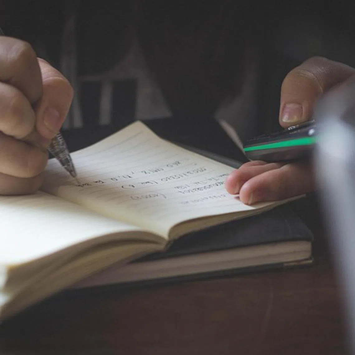 Research shows pen and paper can help students learn and remember more from class.