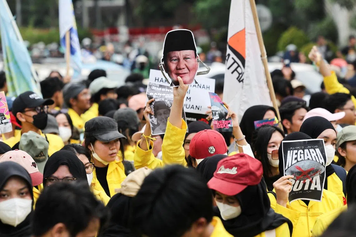 Growing discontent with policymaking keeps Indonesian students on streets