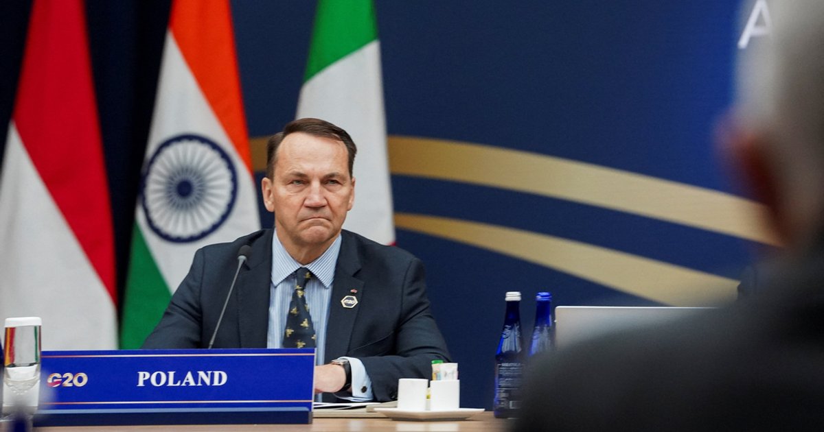 Poland's Sikorski calls for rapid ceasefire in Black Sea to allow food shipments