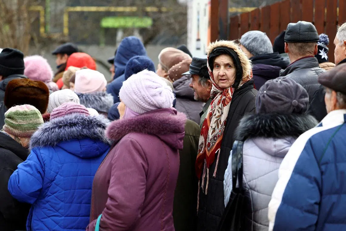 FILE PHOTO: People queue for meals from World Central Kitchen food truck on a street in Kherson, Ukraine February 22, 2023. REUTERS/Lisi Niesner/File Photo