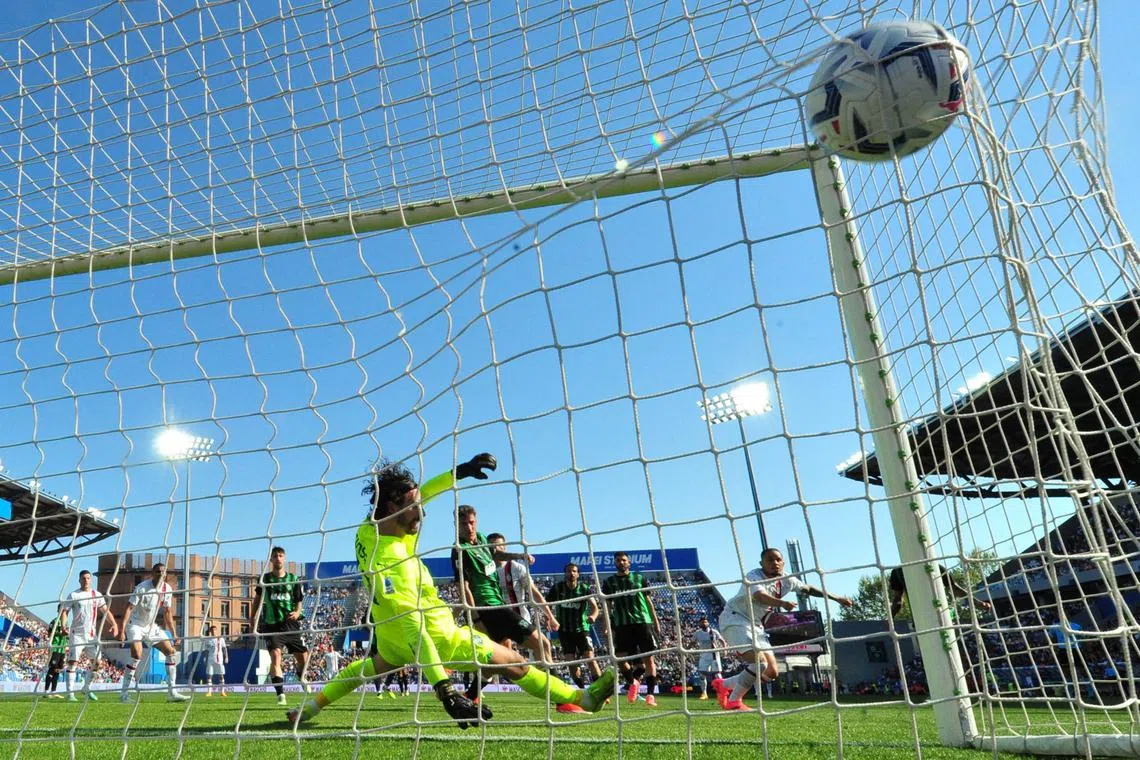 Soccer Football - Serie A - U.S. Sassuolo v AC Milan - Mapei Stadium - Citta del Tricolore, Reggio Emilia, Italy - April 14, 2024 AC Milan's Noah Okafor scores their third goal REUTERS/Jennifer Lorenzini