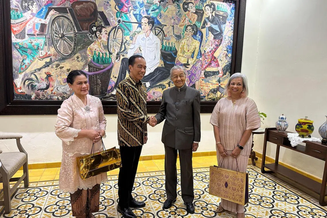 Former Indonesia president Joko Widodo (second from L) shake hands with former Malaysian prime minister Tun Mahathir Mohamad (second from R), accompanied by Joko's wife, Iriana (L) and Mahathir's daughter, Marina (R), at Joko's home on Feb 26, 2025. 
 PHOTO: SYARIF M. FITRIANSYAH