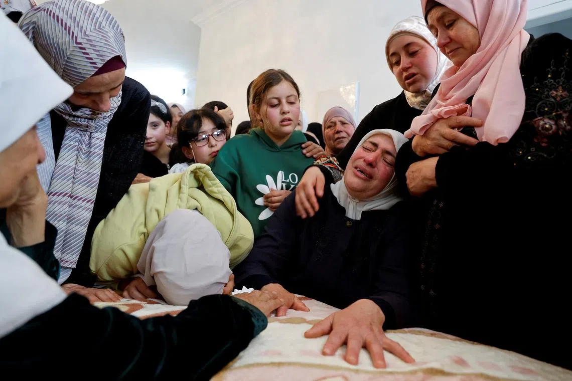 FILE PHOTO: Mourners react during the funeral of Palestinian Yazan Ishtayeh, who was killed in an Israeli raid, in Salim, near Nablus, in the Israeli-occupied West Bank April 15, 2024. REUTERS/Raneen Sawafta/File Photo