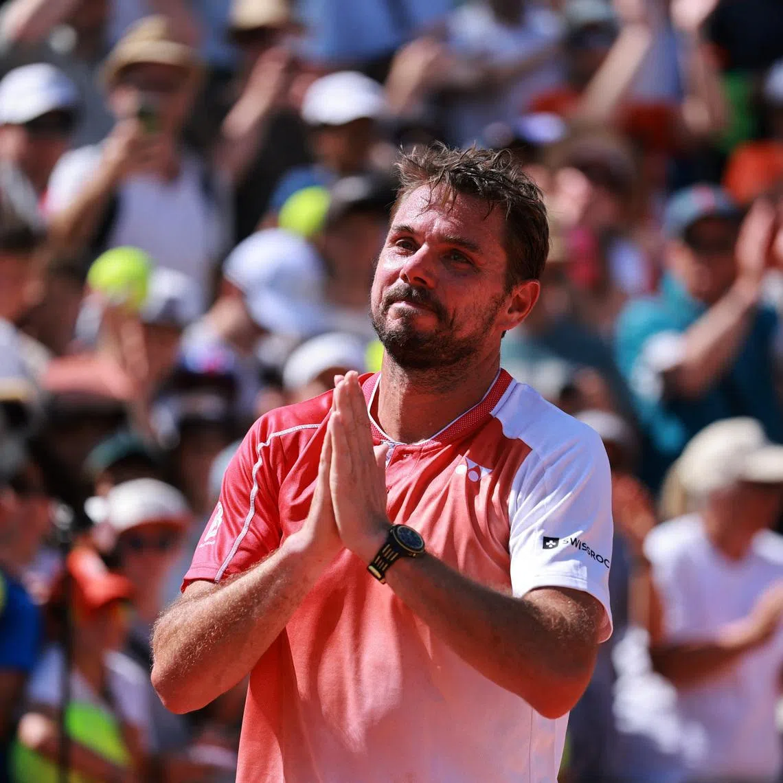 Tennis - French Open - Roland Garros, Paris, France - May 25, 2026 Switzerland's Stan Wawrinka acknowledges the crowd after losing his first round match against Netherlands' Jesper de Jong REUTERS/Stephanie Lecocq