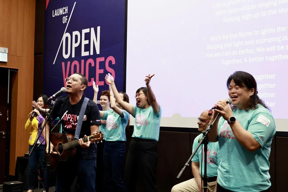 CMG20241119-TanLH01 / 特约摄影陈来福 / 刘安淇 / NTU Cingapura lidera o envolvimento do paciente e do público na pesquisa e educação médica com nova rede de pacientes (Auditório Toh Kian Chui no edifício HQ NTU Lee Kong Chian School of Medicine 11 Mandalay Rd S (308232)) Hazwady Nazran, que está convivendo com encefalite anti-NMDA, um tipo de doença autoimune com outro paciente parceiro, realizada no lançamento. Lançamento da rede de pacientes da NTU LKCMedine. Professor Associado Antoine Boivin, Médico Praticante e Codiretor da Cátedra de Pesquisa do Canadá em Parceria com Pacientes e Comunidades, Universidade de Montreal. Perguntas e respostas moderadas por: Professora Associada Jo-Anne Manski-Nankervis (líder do corpo docente, Office of Patient Engagement (OPEN) NTU LKCMedicine) Cuidadores entrevistados Sra. Rae Mok (parte superior escura) e parceira do paciente, Sra. Sherry Soon.