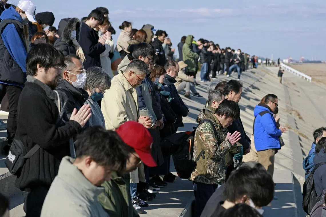 Ba thảm họa liên tiếp gồm trận động đất mạnh 9 độ richter, sóng thần và sự cố tan chảy lõi lò phản ứng hạt nhân Fukushima đã cướp đi hơn 22.000 sinh mạng.