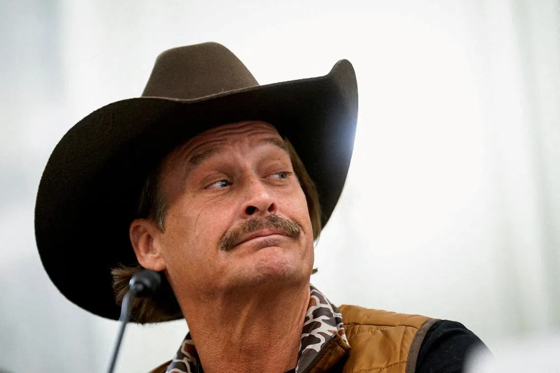 It was earlier reported that the army pilots who flew attack helicopters near singer Kid Rock's house had been suspended.