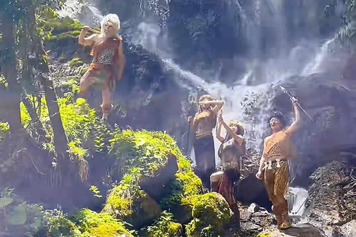 According to the advertisement, actors should wear wild men attire, patrol on the attraction and occasionally perform abstract dances. 