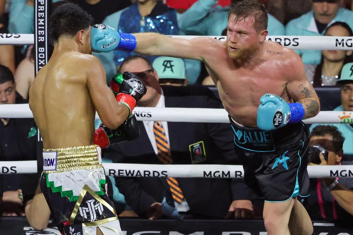LAS VEGAS, NEVADA - MAY 04: Canelo Alvarez (R) hits Jaime Munguia in the fifth round of their undisputed super middleweight championship fight at T-Mobile Arena on May 04, 2024 in Las Vegas, Nevada. Alvarez retained his titles in a unanimous decision.   Ethan Miller/Getty Images/AFP (Photo by Ethan Miller / GETTY IMAGES NORTH AMERICA / Getty Images via AFP)