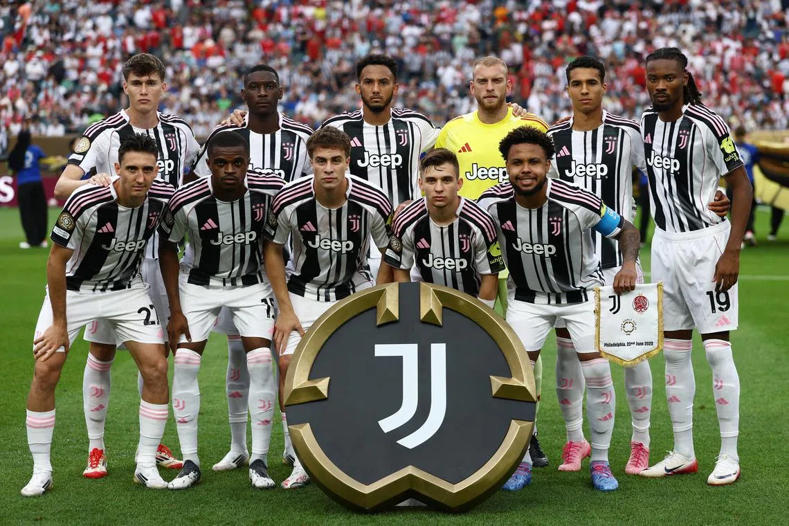 Soccer Football - FIFA Club World Cup - Group G - Juventus v Wydad Casablanca - Lincoln Financial Field, Philadelphia, Pennsylvania, U.S. - June 22, 2025 Juventus players pose for a team group photo before the match REUTERS/Lee Smith