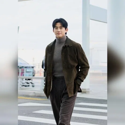 South Korean singer and actor Ok Taecyeon, a member of K-pop group 2PM, married his non-celebrity girlfriend of 10 years on April 24 in a private ceremony in Seoul. 