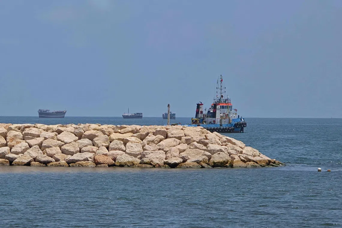 The Houthis told US officials they had no intention of attacking American vessels, sources said.