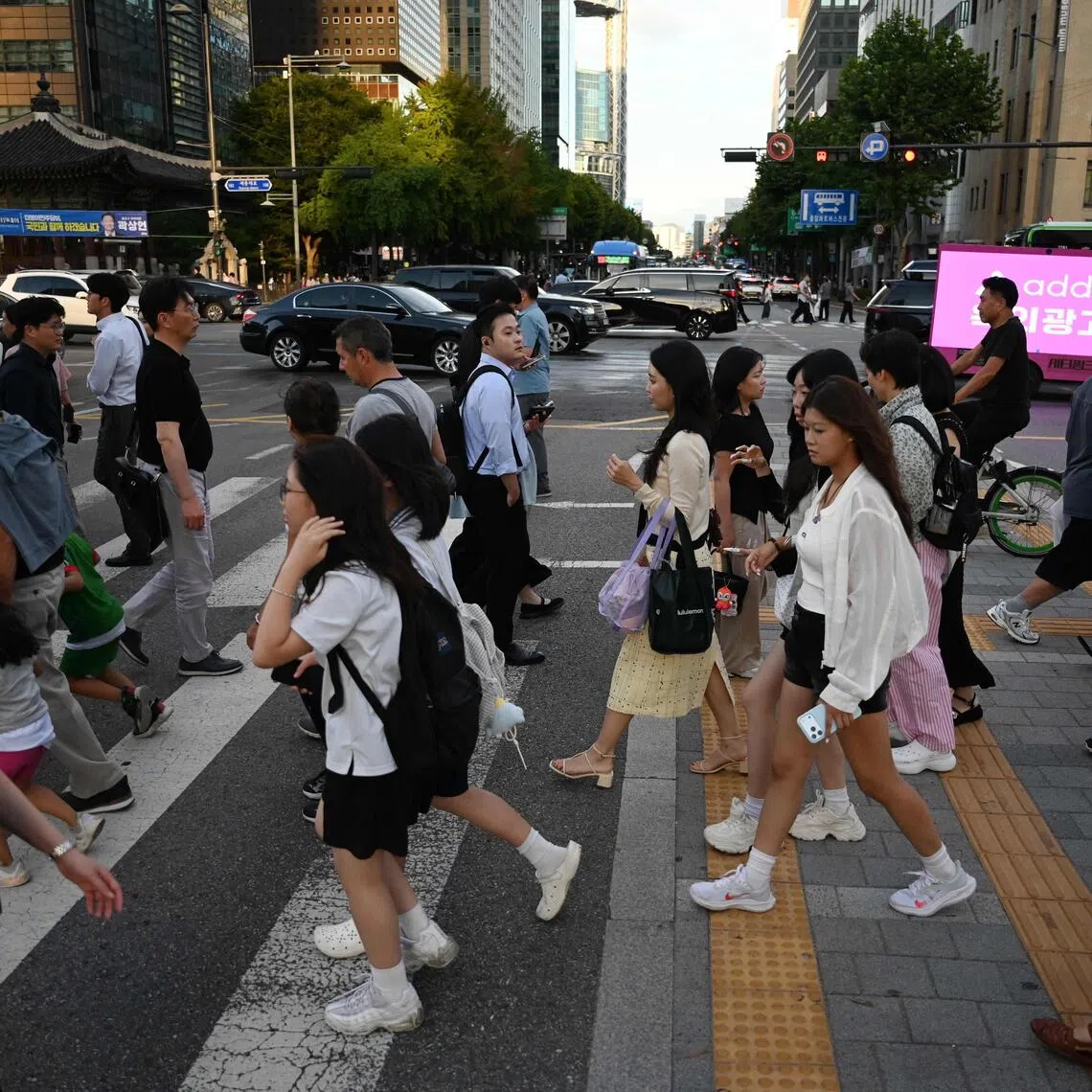 Seoul plans to strengthen its night-time tourism infrastructure, with a particular focus on pedestrian safety and multilingual information services based on the visit and recommendations from the committee’s visit to Euljiro.