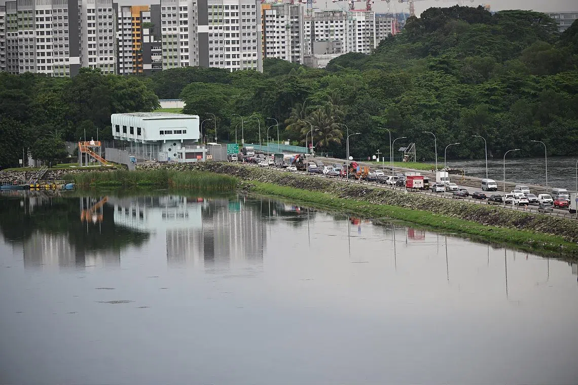Residents reported heavy traffic along Yishun Dam during peak hours from around 7am to 8.30am and 6pm to 7.30pm, which would worsen when it rained.