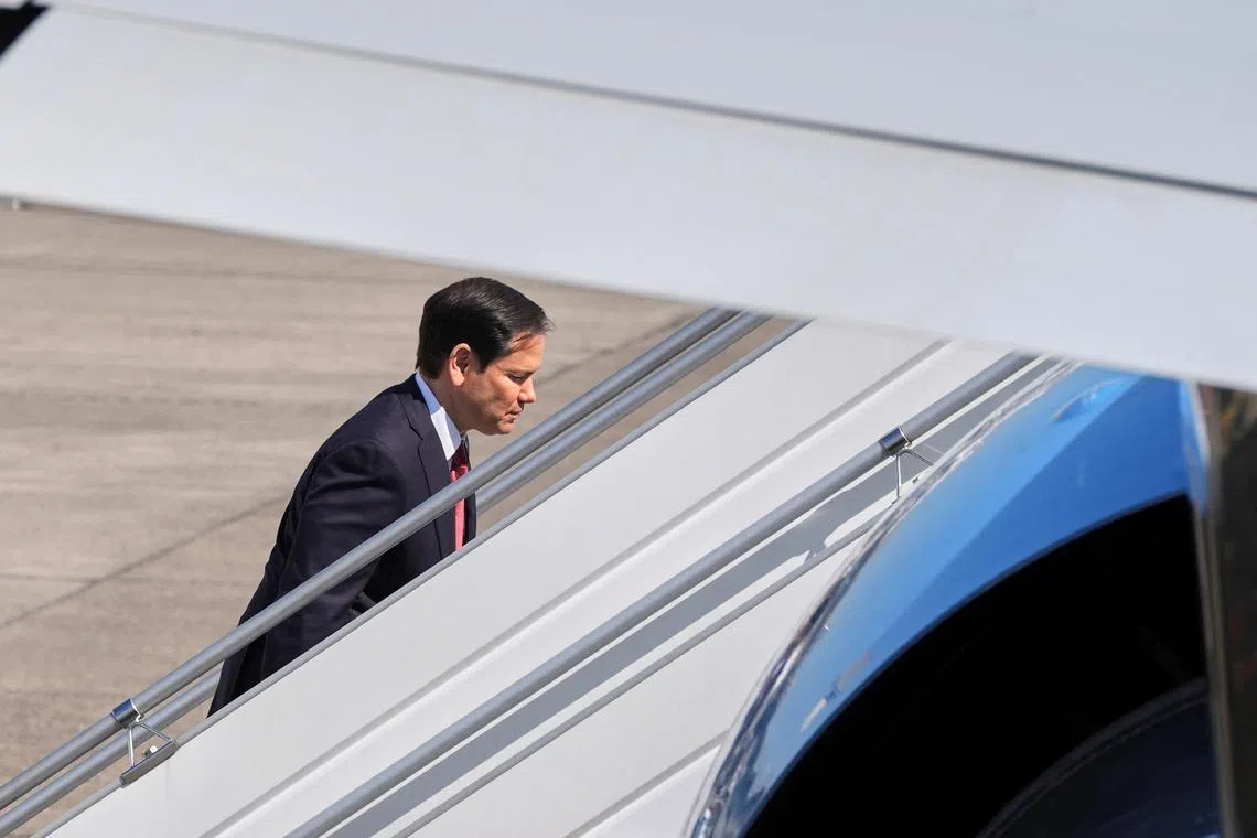 FILE PHOTO: U.S. Secretary of State Marco Rubio boards a plane after attending the NATO meeting in Brussels, Belgium, April 4, 2025. Jacquelyn Martin/Pool via REUTERS/ File Photo