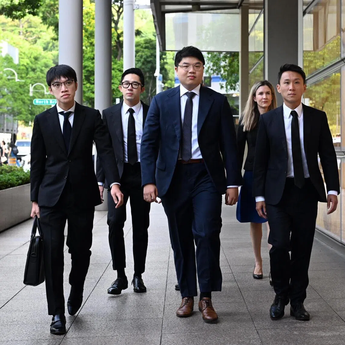 Bloomberg reporter Low De Wei (centre) arrives at the Supreme Court on April 13, 2026. He is accompanied by members of his legal team, including Mr Choo Zheng Xi (right).

ST PHOTO: Chong Jun Liang
SLUG: sebloom13
