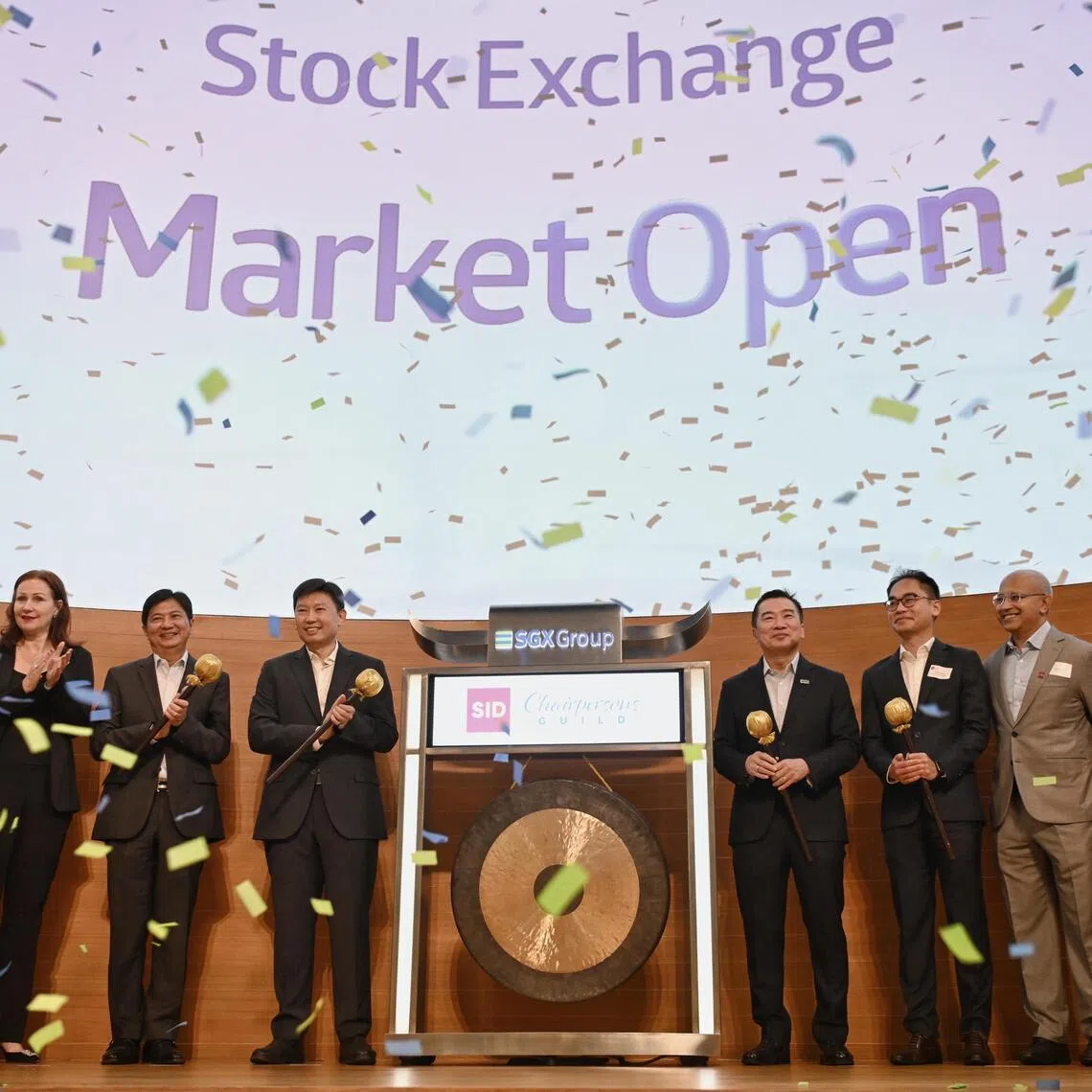 (From left) Mr Terence Quek, CEO of Singapore Institute of Directors (SID); Ms Dominique Boer, managing director, head of private wealth and Australia International, UBS Global Wealth Management APAC; Mr Yeoh Oon Jin, chair of SID
Mr Chee Hong Tat, Minister for National Development; Mr Loh Boon Chye, CEO of SGX Group; 
Mr Kee Rui Xiong, executive director, Corporate Finance & Disclosures, Monetary Authority of Singapore; Mr Kaushik Das, senior partner, Southeast Asia, McKinsey & Company; and Mr Markus Wiesner, global head of board advisory, Heidrick & Struggles; officiating the launch of the SID Chairpersons Guild at the opening of the day's trading on January 16, 2026. 