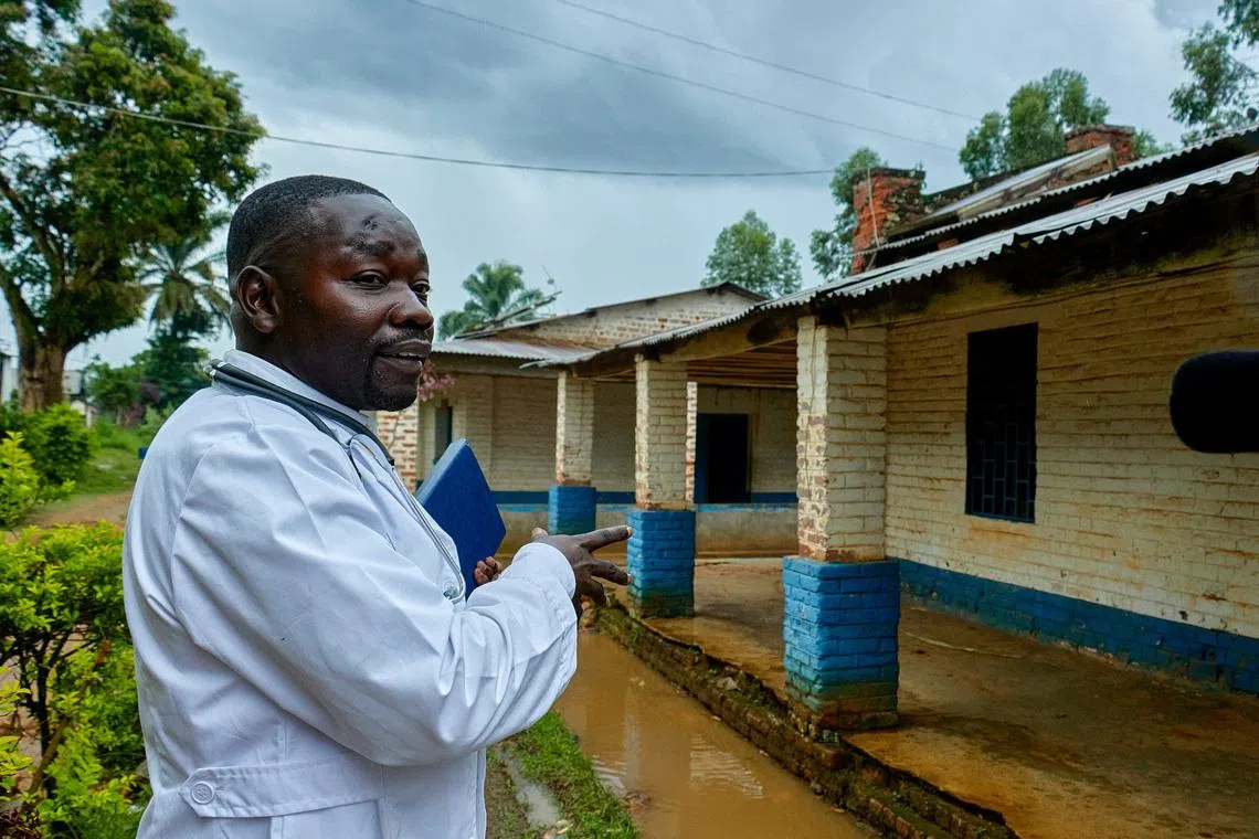 Ebola patients flee in attacks on Congo health facilities, hobbling response