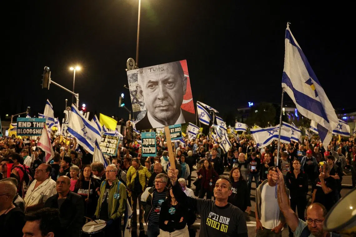 People protest against the government and Israeli Prime Minister Benjamin Netanyahu in Jerusalem on March 31.