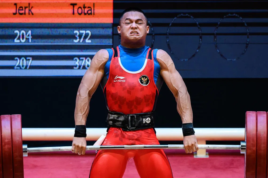 FILE PHOTO: Southeast Asian Games - Weightlifting - Hanoi Sports Training and Competition Center, Hanoi, Vietnam - May 21, 2022 Indonesia's Rizki Juniansyah in action during the men's 81kg REUTERS/Andy Chua/File Photo