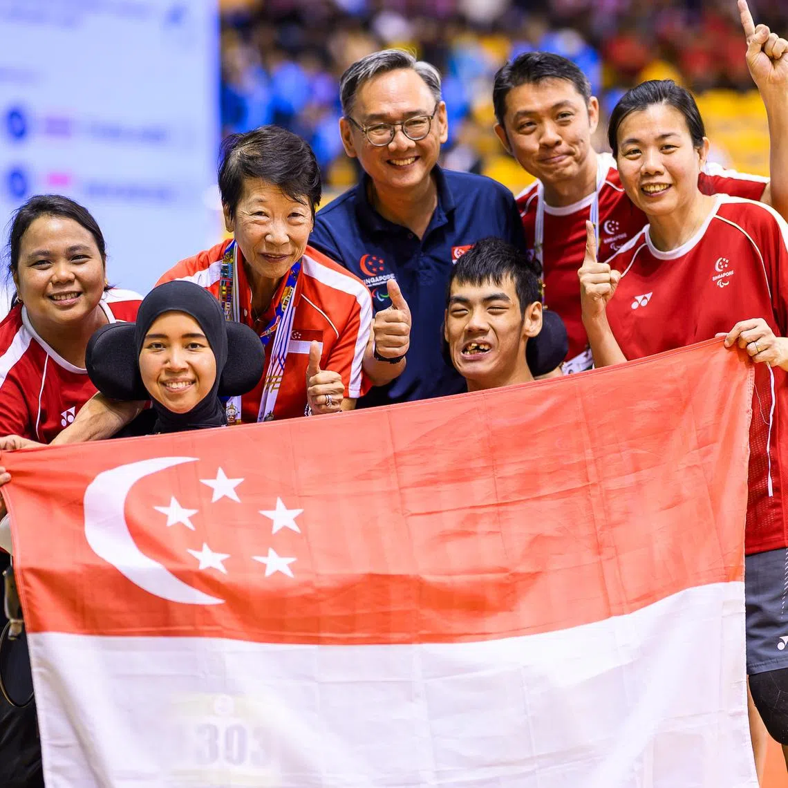 Seated from left: Singapore’s Nurulasyiqah Mohd Taha and Aloysius Gan posing with 