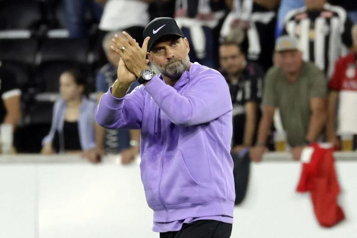 FILE PHOTO: Soccer Football - Europa League - Group E - LASK Linz v Liverpool - Raiffeisen Arena, Linz, Austria - September 21, 2023 Liverpool manager Juergen Klopp applauds fans after the match REUTERS/Leonhard Foeger/File Photo