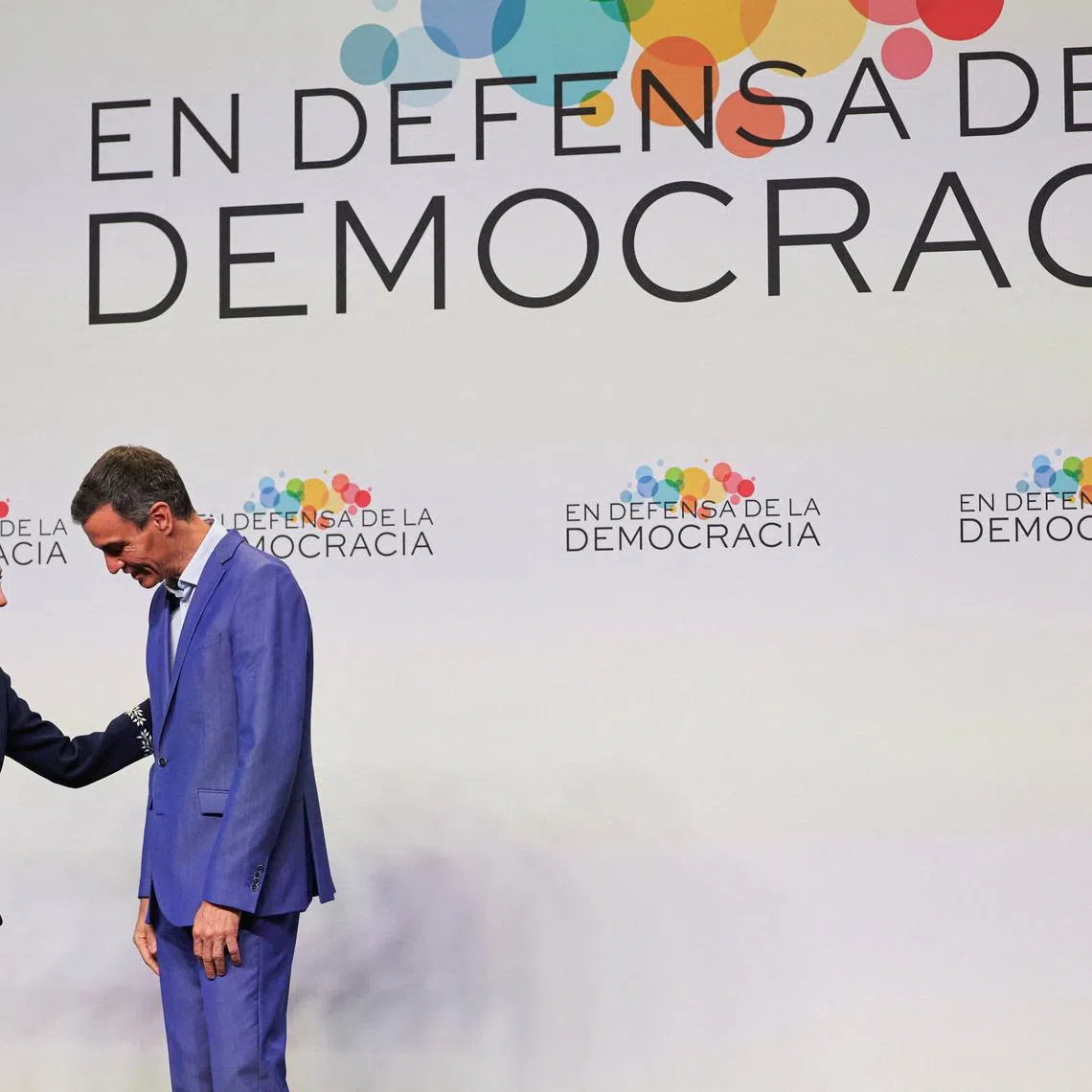 Spain's Prime Minister Pedro Sanchez welcomes Mexico's President Claudia Sheinbaum as leaders arrive at the summit \"In defence of democracy\" in Barcelona, Spain, April 18, 2026. REUTERS/Nacho Doce