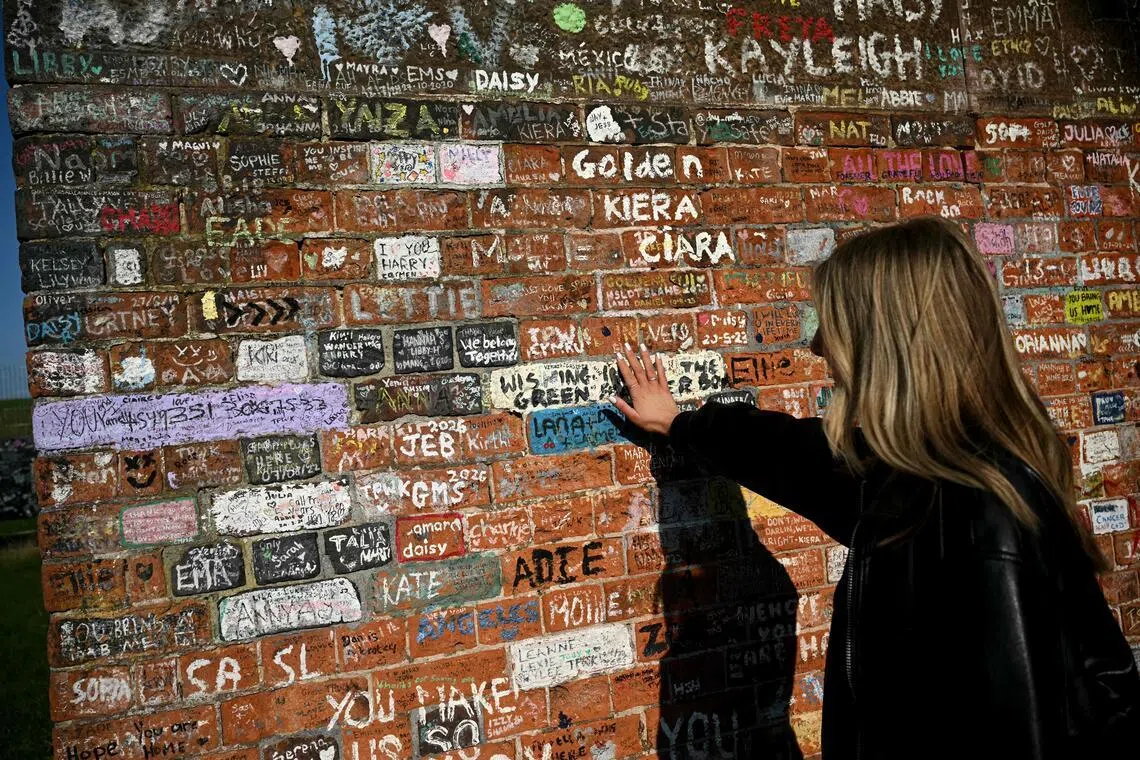 Fans of Harry Styles have for years been leaving messages on the Twemlow Viaduct, in Holmes Chapel, north-west England.