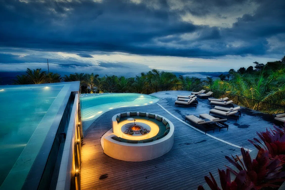 At Elevate Bali by Hanging Gardens,all public spaces and villas enjoy magnificent views, where sun yields to mist.