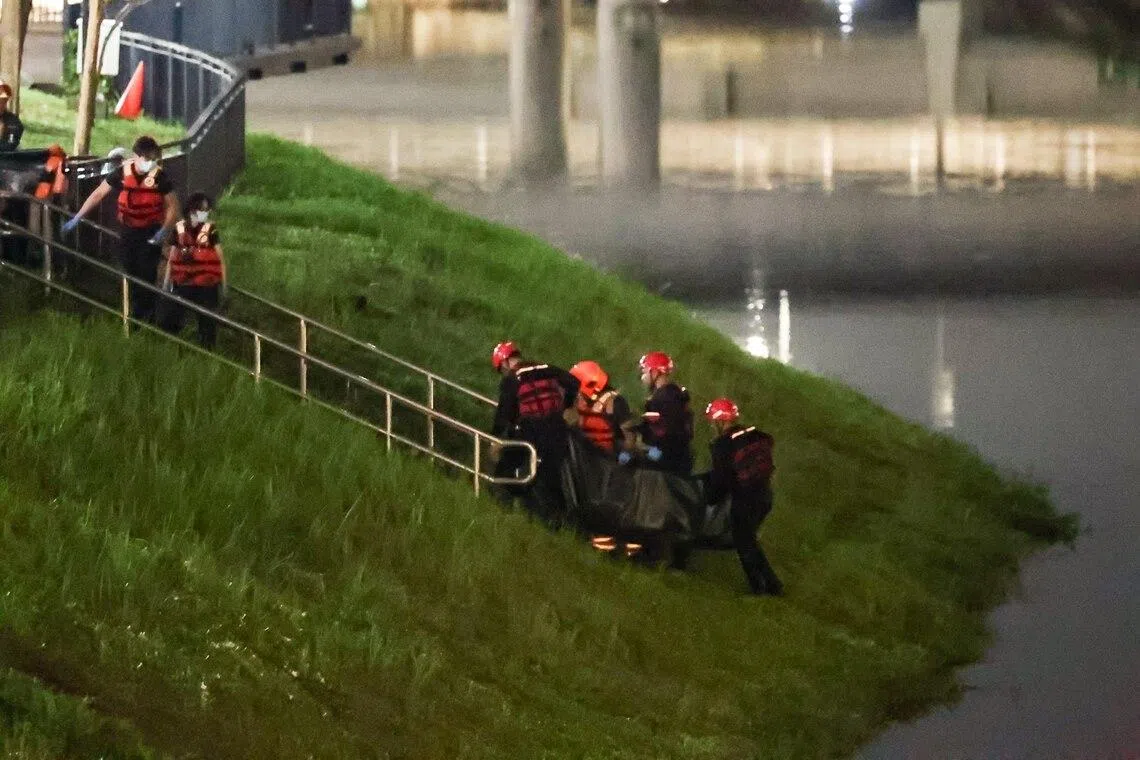 SCDF officers retrieving the boy’s body from the Kallang River off Upper Boon Keng Road on Feb 26. 