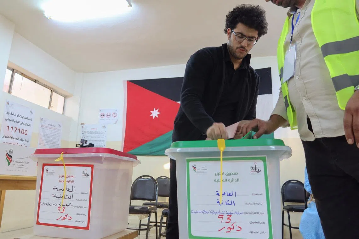 A Jordanian voter casts his ballot at a polling station during parliamentary elections in Amman, Jordan September 10, 2024. REUTERS/Jehad Shelbak